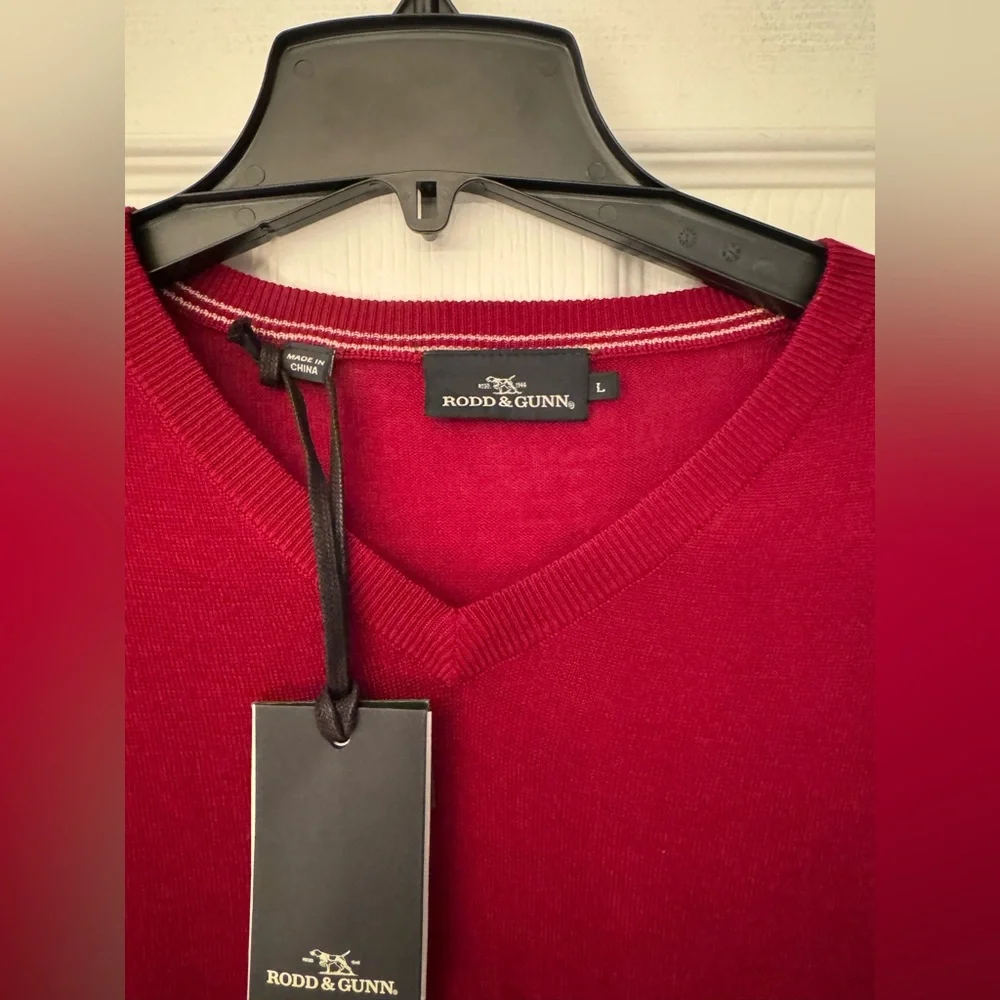 Rodd & Gunn Men’s Red 100% Extra Fine Merino Wool V-Neck Sweater Large